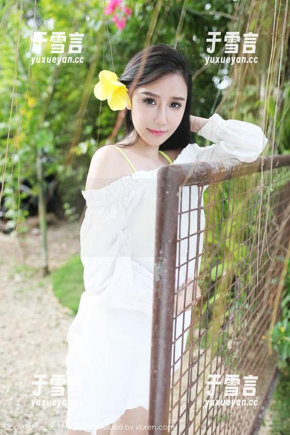 美媛馆 - 许诺又来了，圣诞原图更新，想知道她是在嘲讽节日，还是只是在随便耍酷？