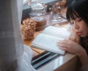 海边的尴尬：自闭颜球球和他的无圣光作品！