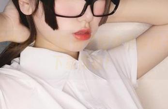 网袜美图里的芋圆侑子好像没穿袜子？先下载再说！
