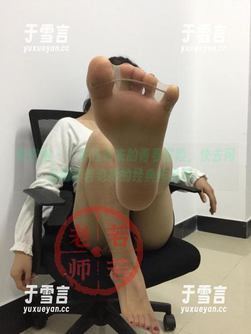 若若老师 微密圈 - 一件连体衣的青春冒险,快去网盘刷若若老师的经典作品吧!