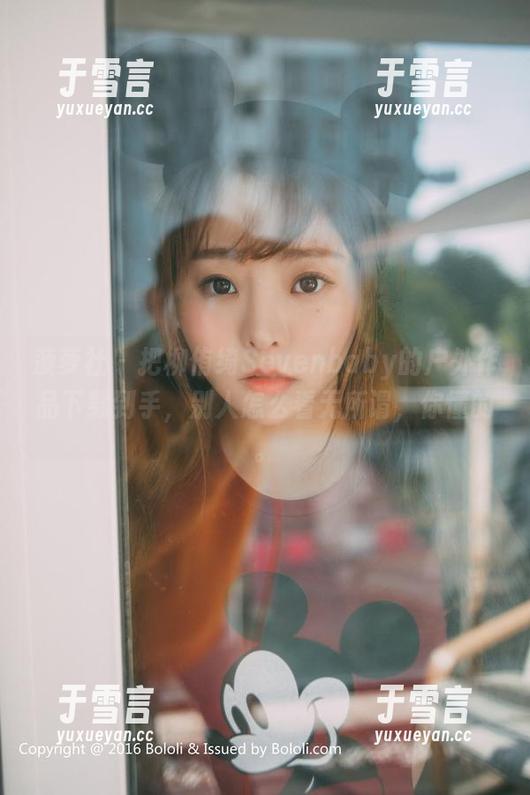 菠萝社 - 把柳侑绮Sevenbaby的户外作品下载到手，别人怎么看无所谓，你懂的。
