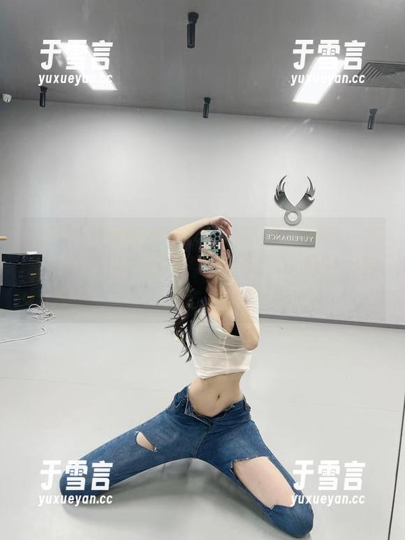 微密圈 - 葛征自恋频出！私拍里的每一张都在跟我说“看我看我哈哈！”套图太迷了。