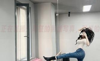 微密圈 – 正在直播：葛征的黑丝写真，引发的无限遐想