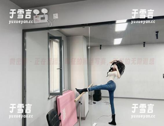微密圈 - 正在直播：葛征的黑丝写真，引发的无限遐想