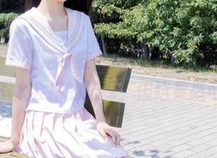 袜啵啵 – 精选小安的船袜作品，鸳鸯色真的是个不太会搭的选择，但结果挺可爱的。