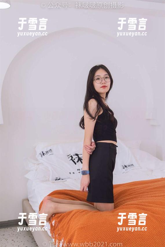 袜啵啵 - 小淳的运动作品，想问问她是在跑还是在游啊？