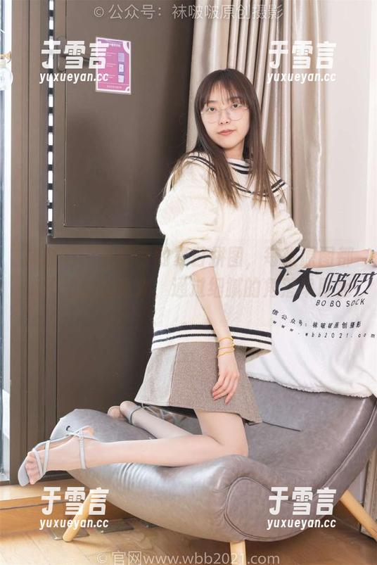袜啵啵 - 小甜豆的夏日拼图，每张原图都说不出的无圣光，通过细腻的角落串联起。