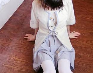 看！西尔酱这件制服作品真的是画风突变，快来分享让朋友们见识一下！