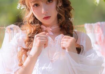 过期米线线喵的最新写真让我想起，小猫咪也是这种可爱呢！