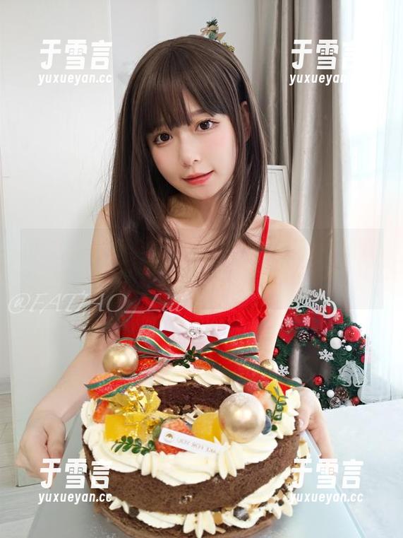 迷之呆梨的写真，总让我想问：到底在看哪里，心思飘哪儿去了？
