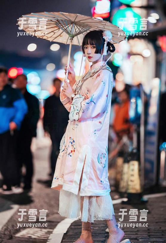 看“冰雪2B”里的阿包也是兔娘，谁说冬天只能穿得像个雪人？