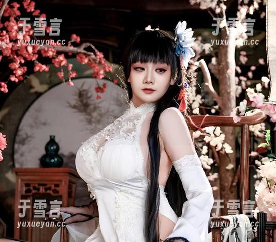 阿雪雪 阿雪雪的恶毒泳装图集,水里太热,连小鱼都想换行了!