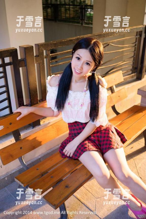 青豆客 - 绮里嘉ula裤里丝写真合集，快来看我晃眼的选择！