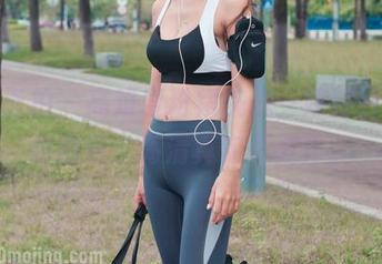 魔镜街拍 – 高难度粉裙挑战，婷婷日常工作图包，高清真实不做作。
