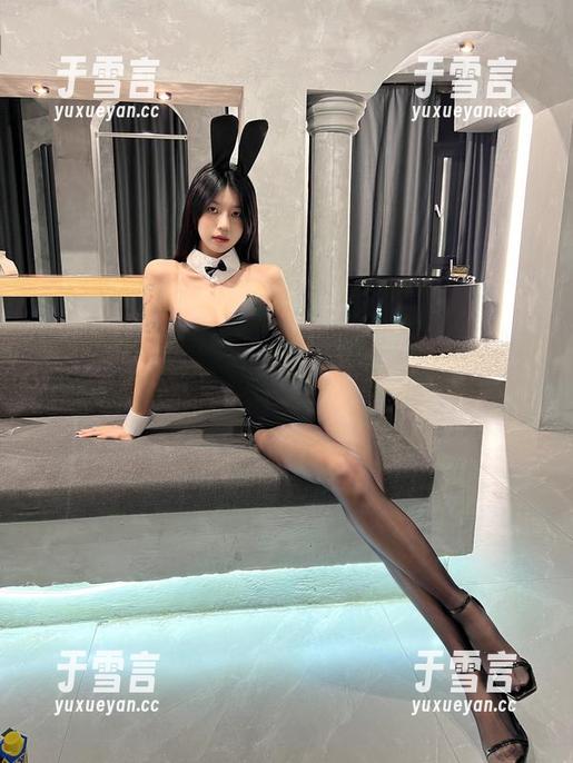 微密圈 - 美图之下，鱼神鱼的秘书也许在对你抛媚眼。